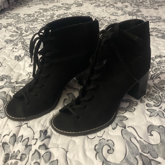 H&M black suede lace up low open toe block heel - Picture 2 of 4
